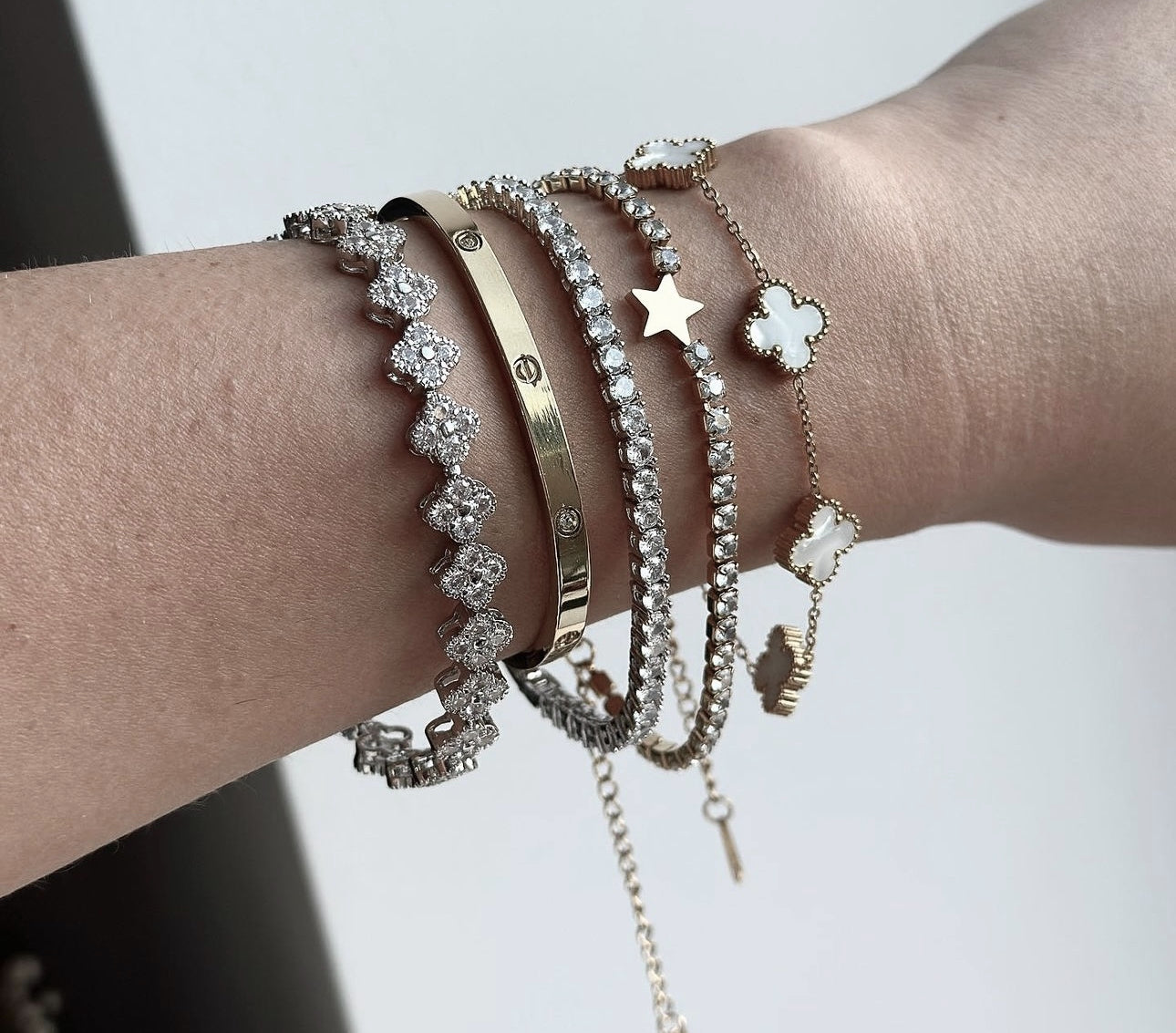 Bracelet fleurs blanches